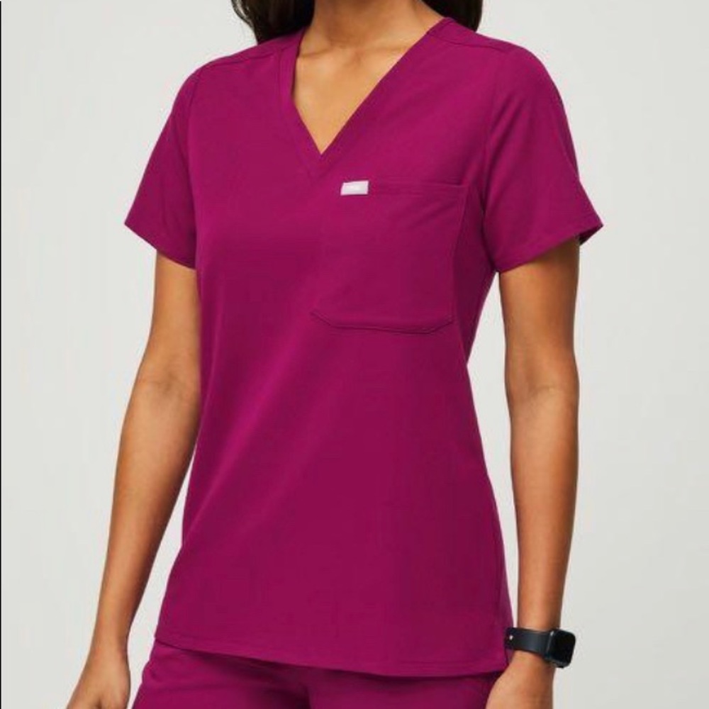 Figs Magenta L one pocket top. Like new.